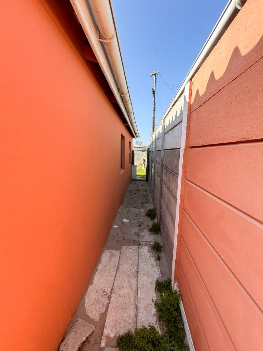 2 Bedroom Property for Sale in Lentegeur Western Cape